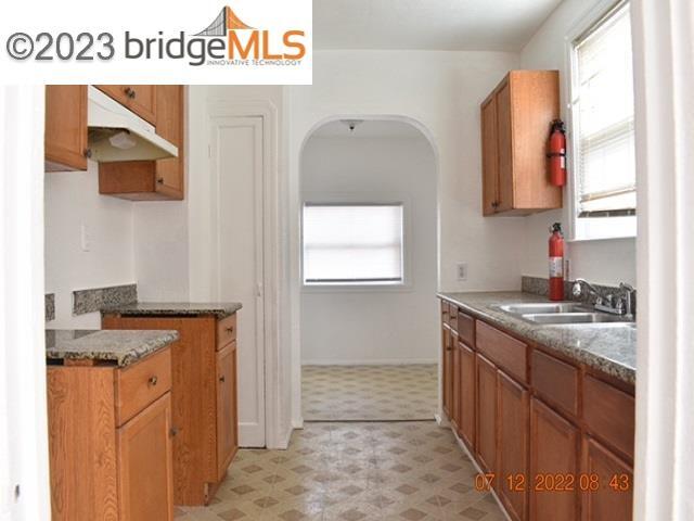 Building Photo - 6122 Bromley Ave