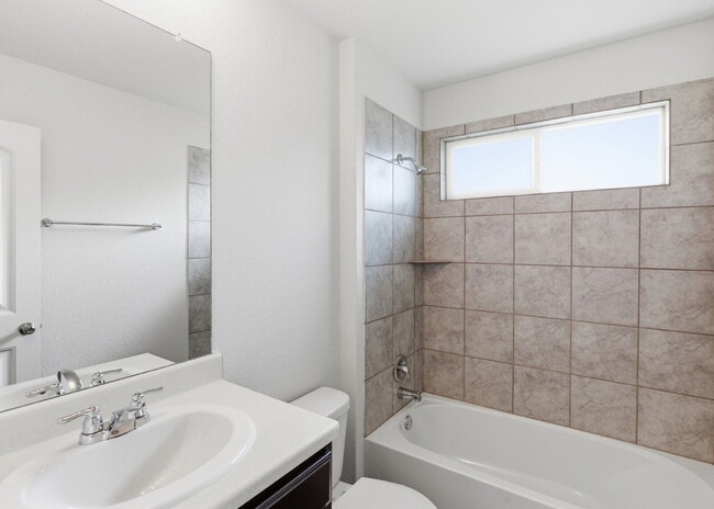 Building Photo - Spacious 4 Bedroom Home with Covered Patio in Red River Ranch