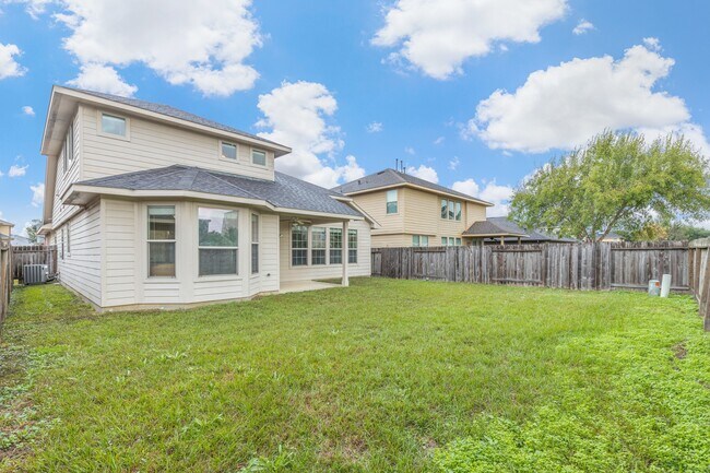 Building Photo - 16911 Savannah Park Dr