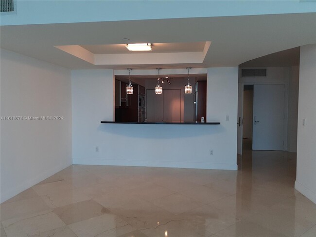 Building Photo - 1331 Brickell Bay Dr