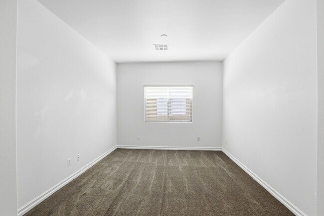 Building Photo - Single Story Stunner in Silverado Ranch!