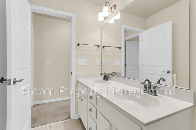 Building Photo - 2649 Lohr Dr
