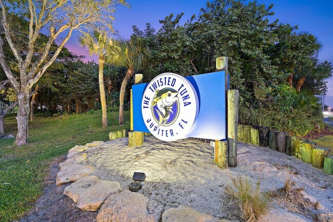 Building Photo - 353 S US Hwy 1