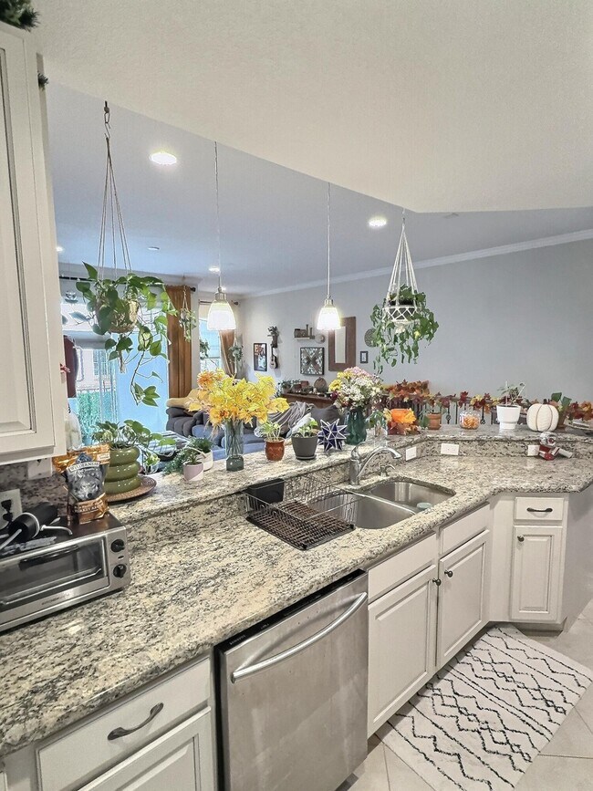 Building Photo - 10320 SW Stephanie Way