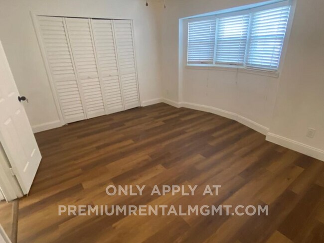 Building Photo - Large One Bedroom One Bath First level Condo Flexible qualifications.
