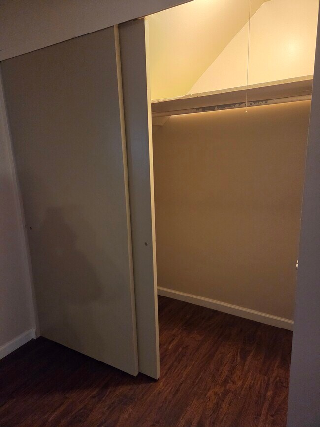 Building Photo - 524 Mercer Rd