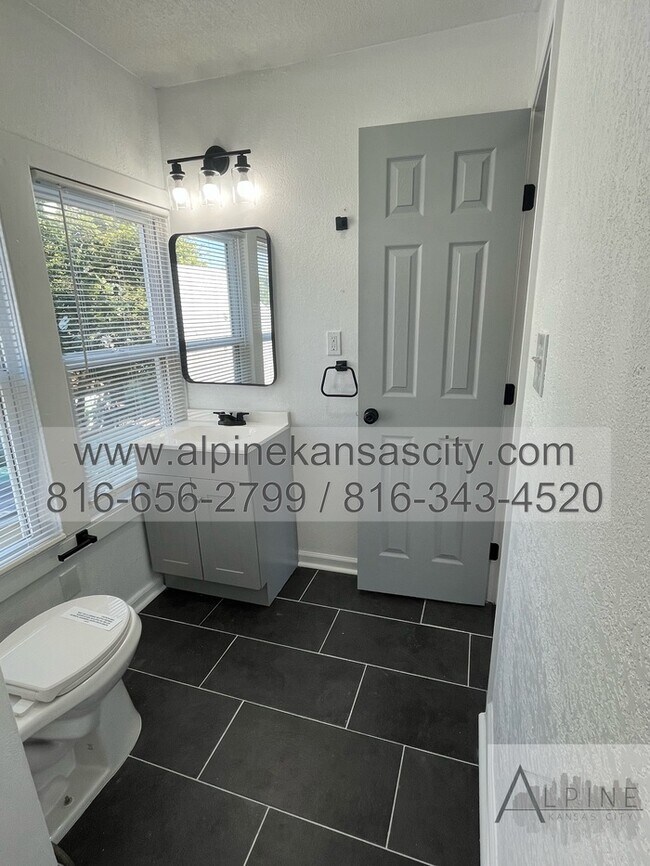 Building Photo - Updated NE Home, Garage, Section 8 OK! Fenced!