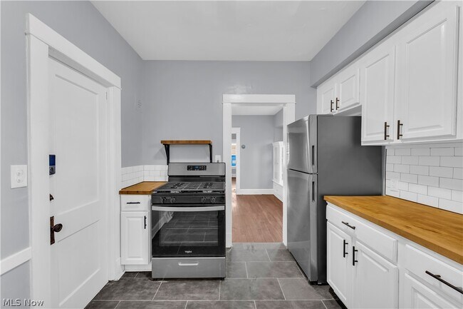 Building Photo - 1239 W 115th St