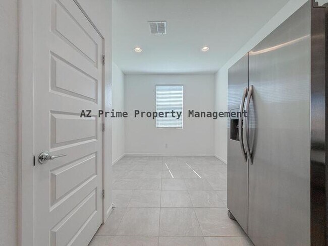 Building Photo - 9810 W Pinchot Ave