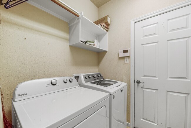 Building Photo - 7 Ebony Oaks Pl