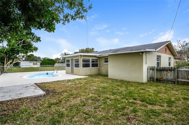 Building Photo - 610 Charlotte Ave