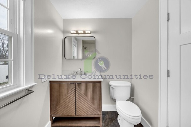 Building Photo - Spacious 4 Bedroom- With Extra room! New Remodel!