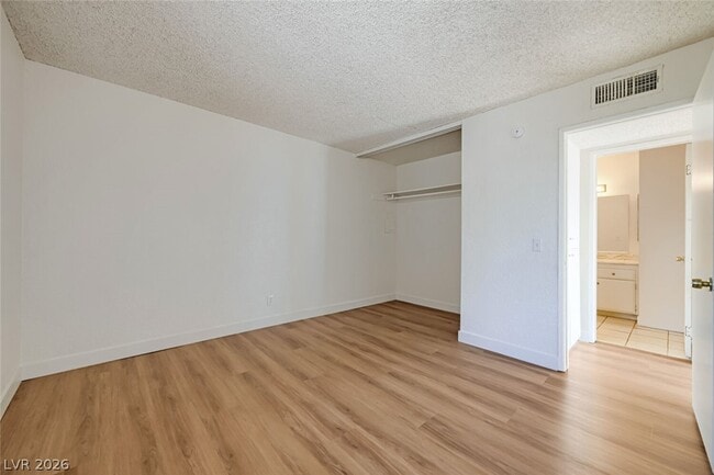 Building Photo - 1405 Vegas Valley Dr