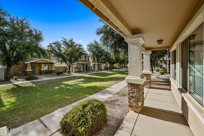 Building Photo - 1528 S Roadrunner Dr