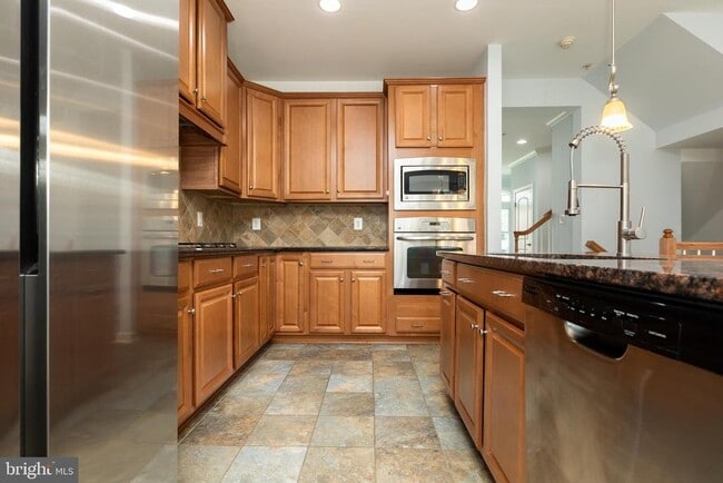 Building Photo - 336 Grand St