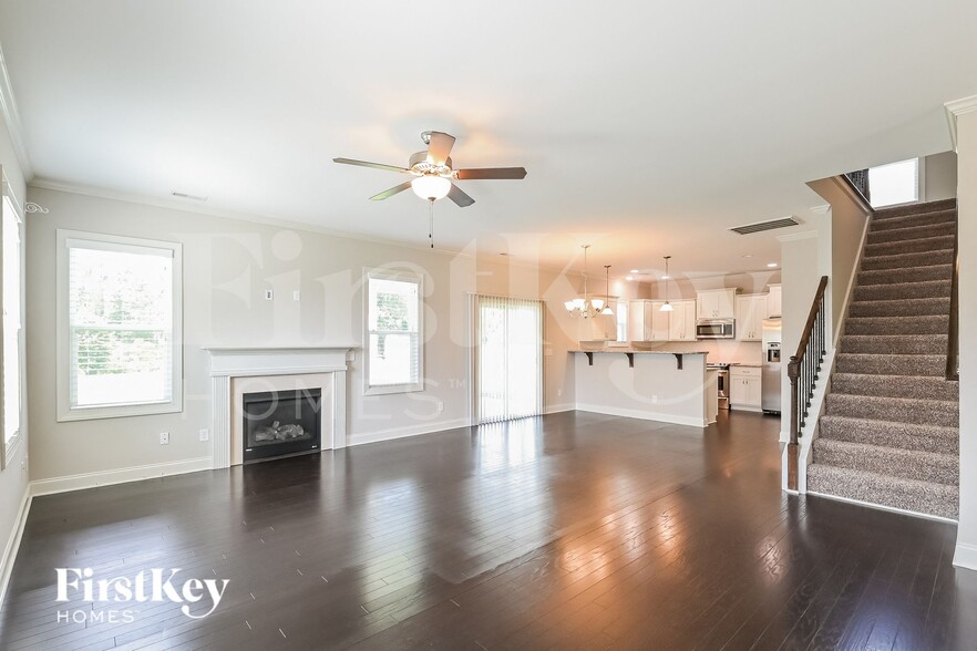 Building Photo - 92 Squire St