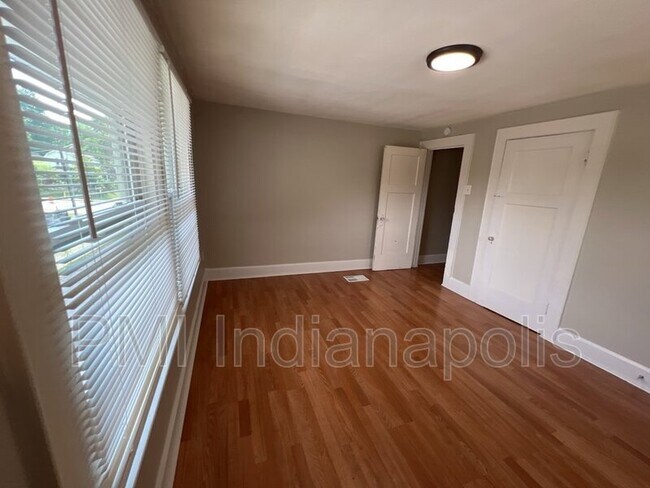 Building Photo - 310 N Riley Ave