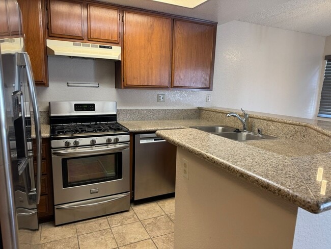 Building Photo - Lovely 2 Bedroom Condo in Azusa