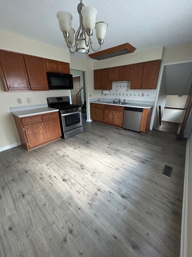 Building Photo - Three Bedroom Split-Level near Easton   **WESTERVILLE SCHOOLS**