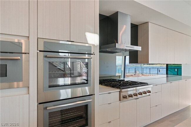 Building Photo - 66 Lakefront Dr