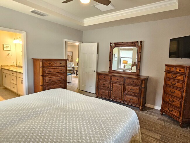 Building Photo - Annual Furnished 2 Bedroom 2 Bathroom with a Flex Room in Island Walk!