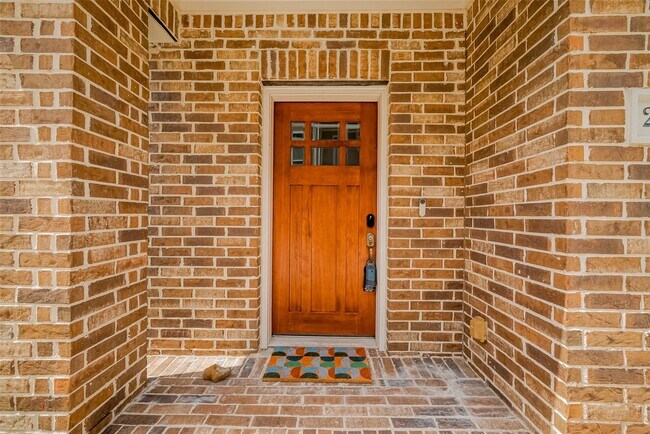 Building Photo - 2106-Bidwel1 Drive