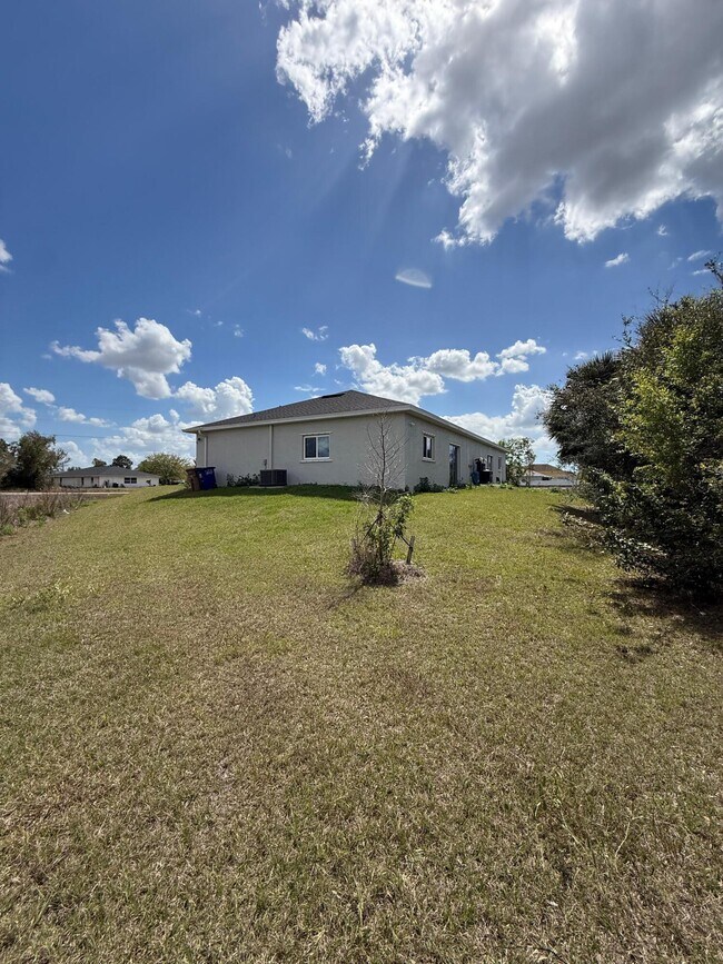 Building Photo - 4800 15th St SW