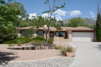 Building Photo - Foothills 3/BD 2/BA 2/CG