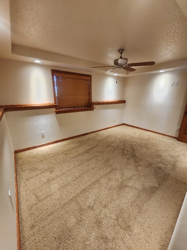 Building Photo - Bayview Lakeside Charmer