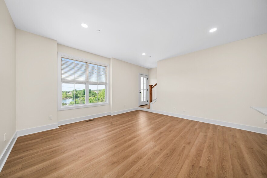 Building Photo - 1423 Spring Pointe Ln