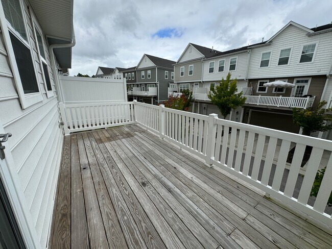 Building Photo - 1664 Beckenham Wy