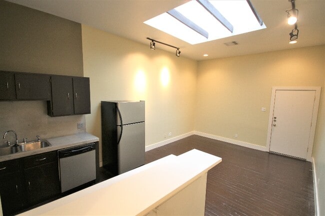 Building Photo - 319 S Flores St