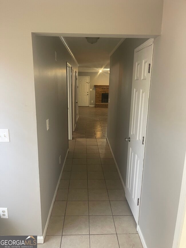 Building Photo - 2611 Country Trace SE