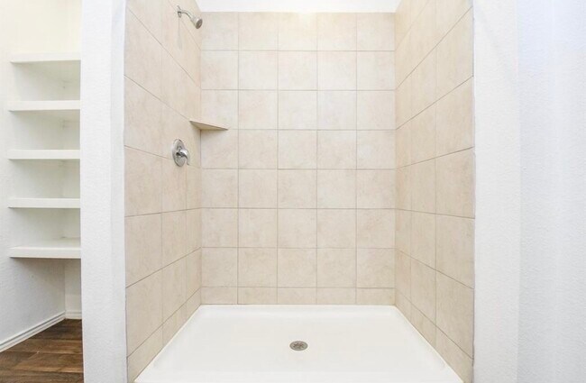 Building Photo - 21170 Alder Oaks Dr
