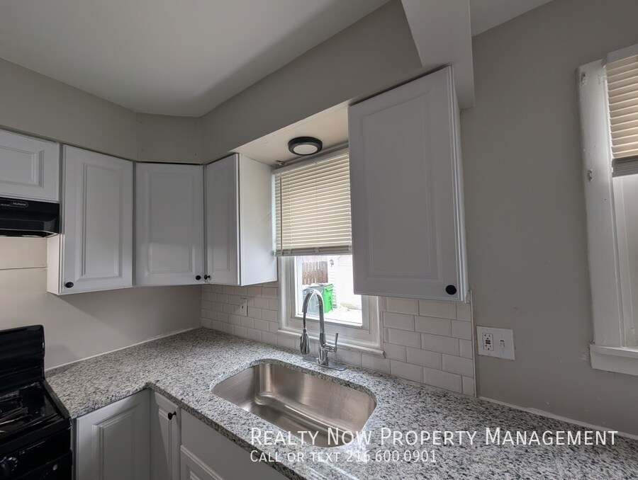 Building Photo - 13604 Oak Park Blvd