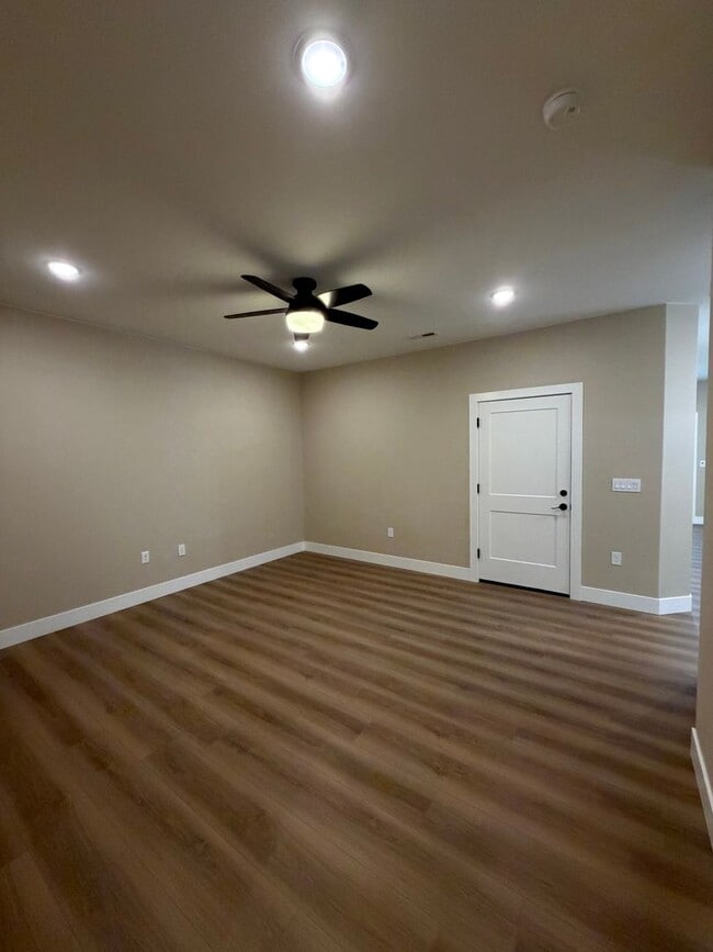 Building Photo - 2117 Carr Rd