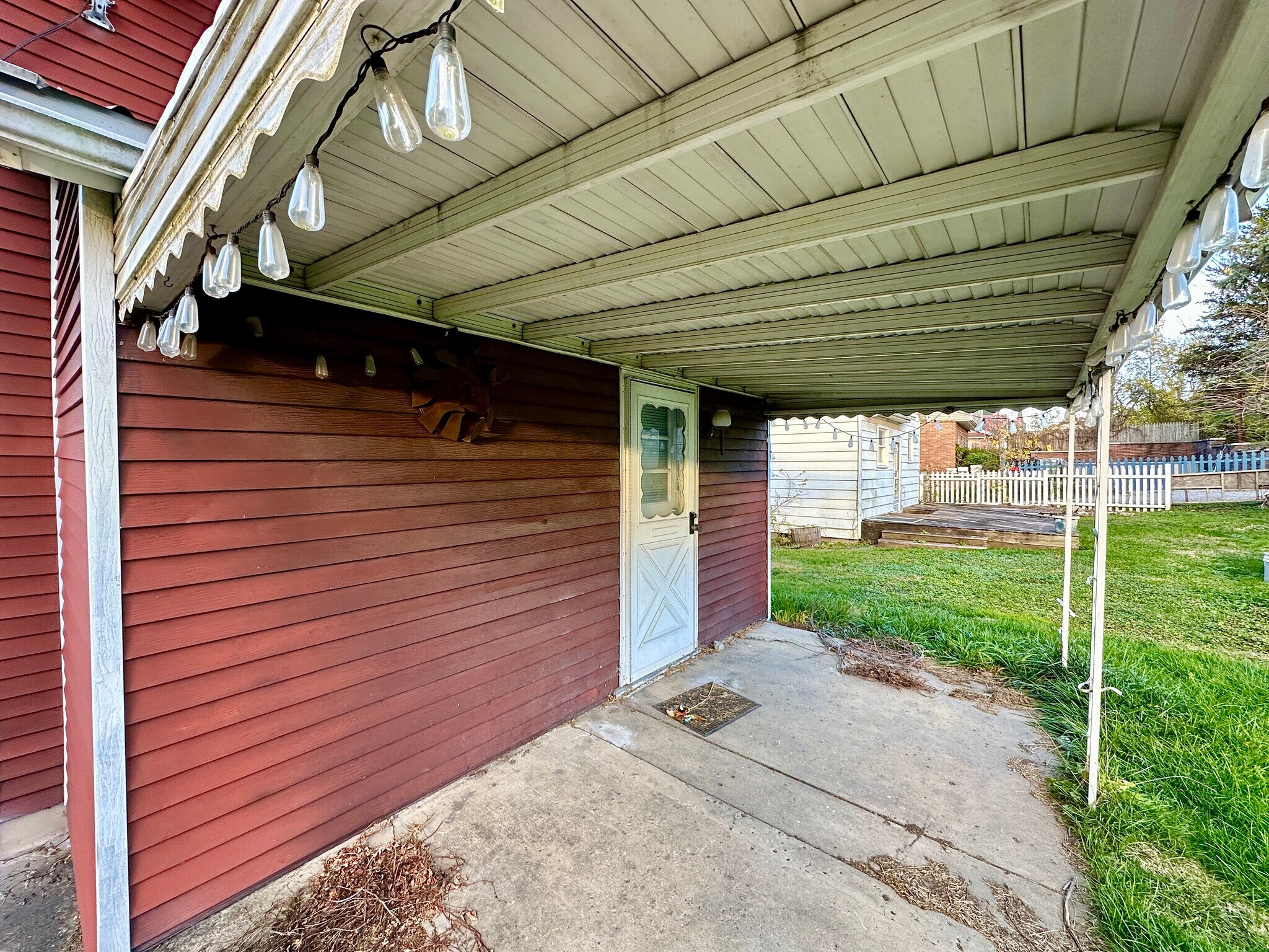 Building Photo - 105 W Chartes St