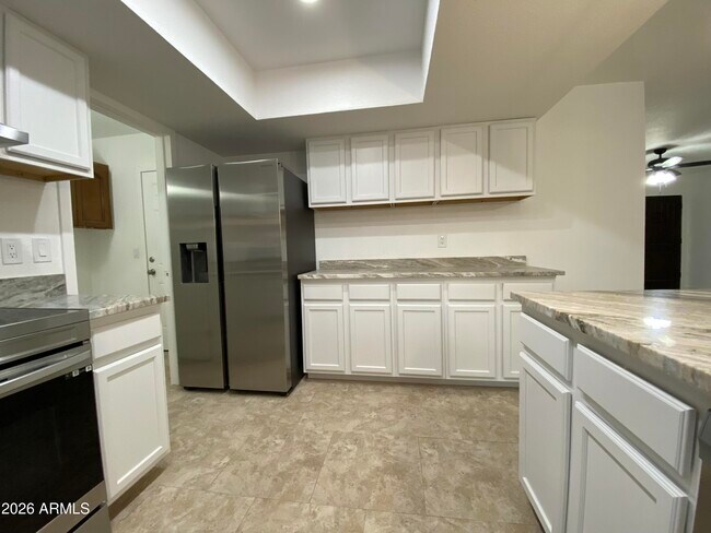 Building Photo - 2121 W Sequoia Dr