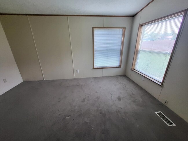 Building Photo - 200 Valley View Dr