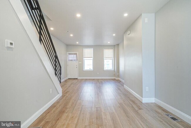 Building Photo - 3037 Tulip St