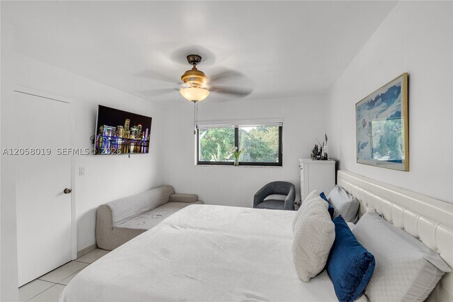Building Photo - 6201 SW 138th Ct