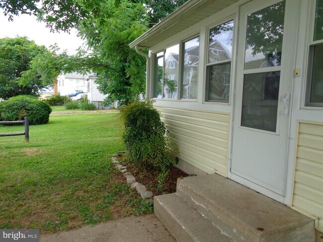 Building Photo - 6105 1st St