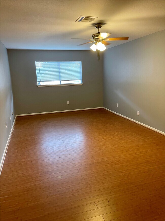 Building Photo - 15803 Baytree Dr