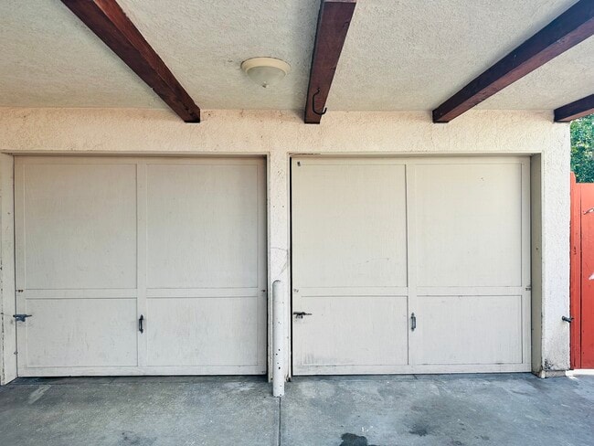 Building Photo - 5847 Gaviota Ave