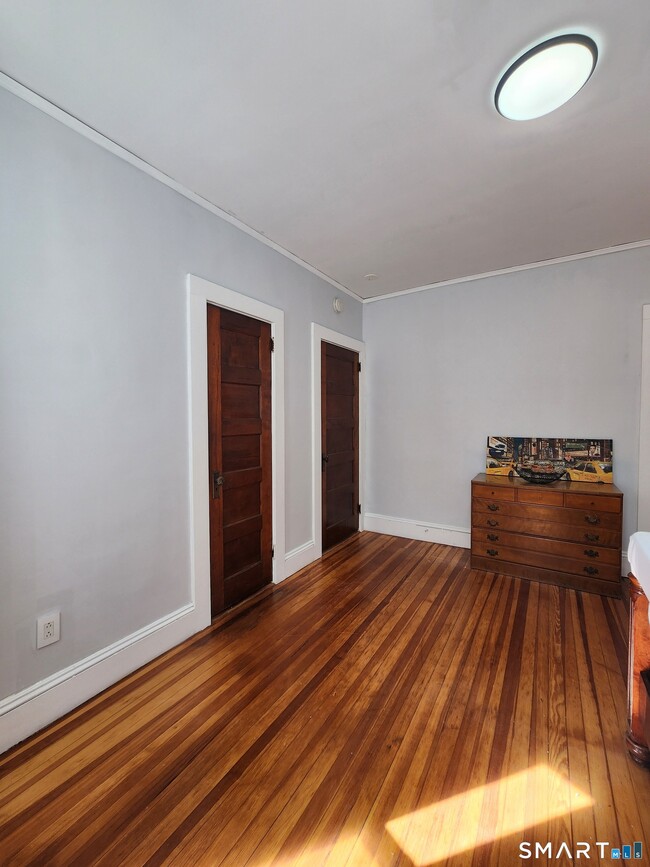 Building Photo - 458 Hillside Ave