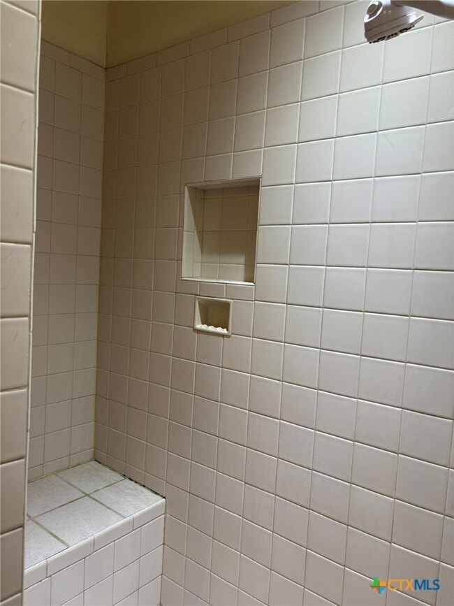 Building Photo - 204 Ruidoso Dr