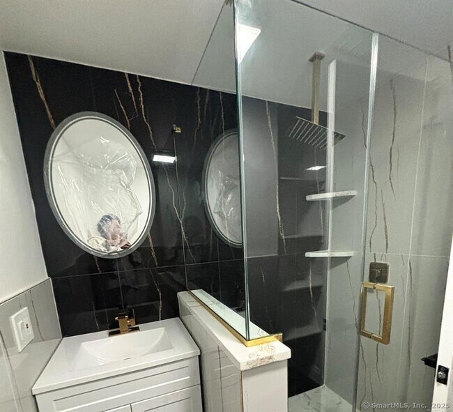 Building Photo - 25 N Spring St