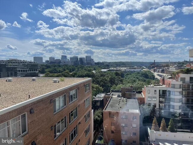 Building Photo - 950 25th St NW