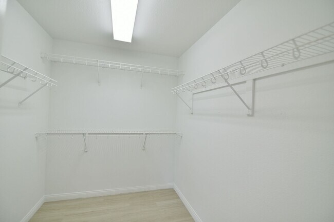 Building Photo - Spacious 4Bed/2Bath/2Car Home located in North Las Vegas w/ Pool!