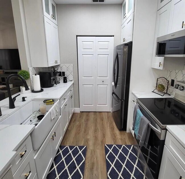 Building Photo - 832 Grand Regency Pointe